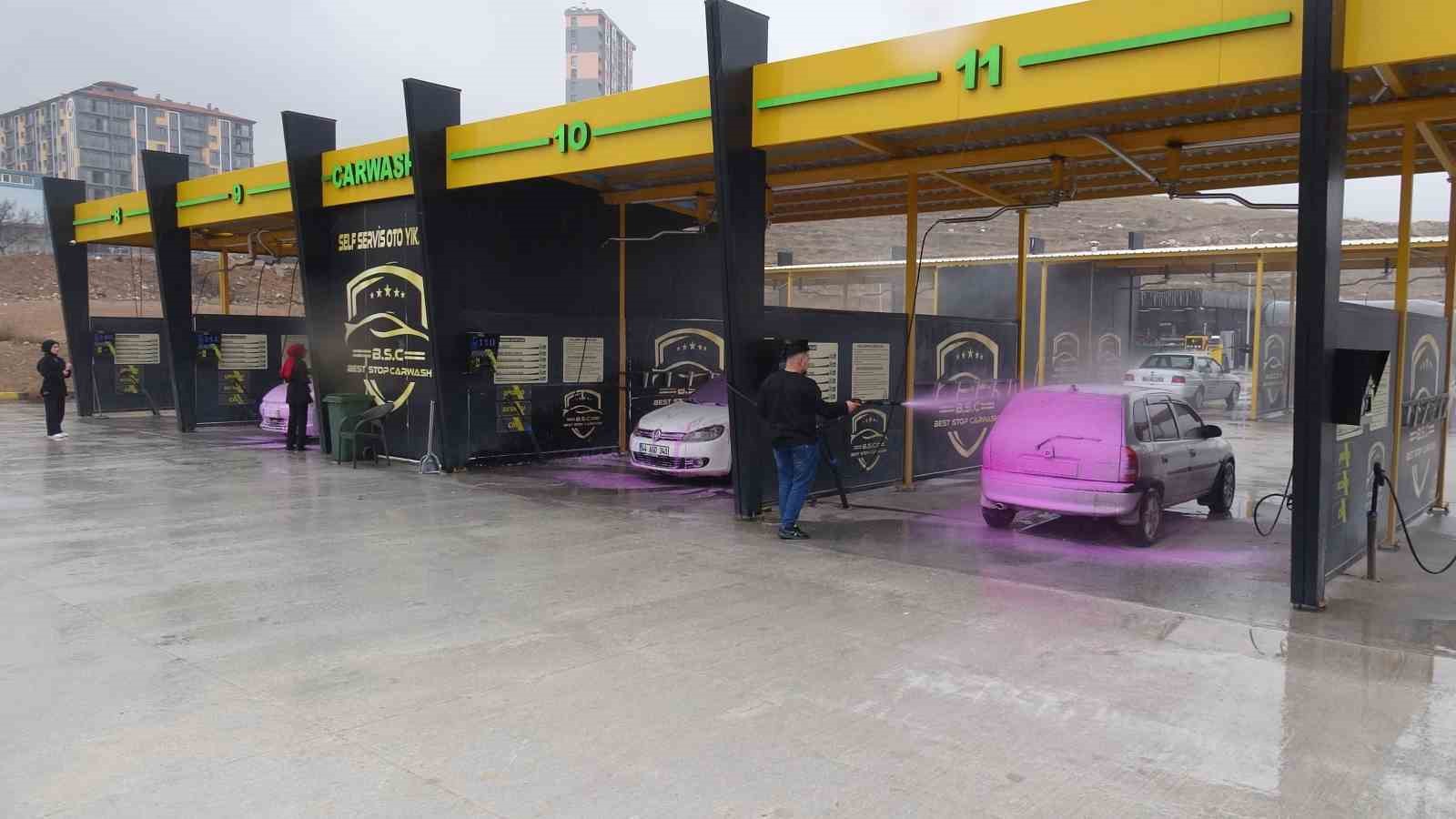 Malatya’da oto yıkamaya renk geldi
