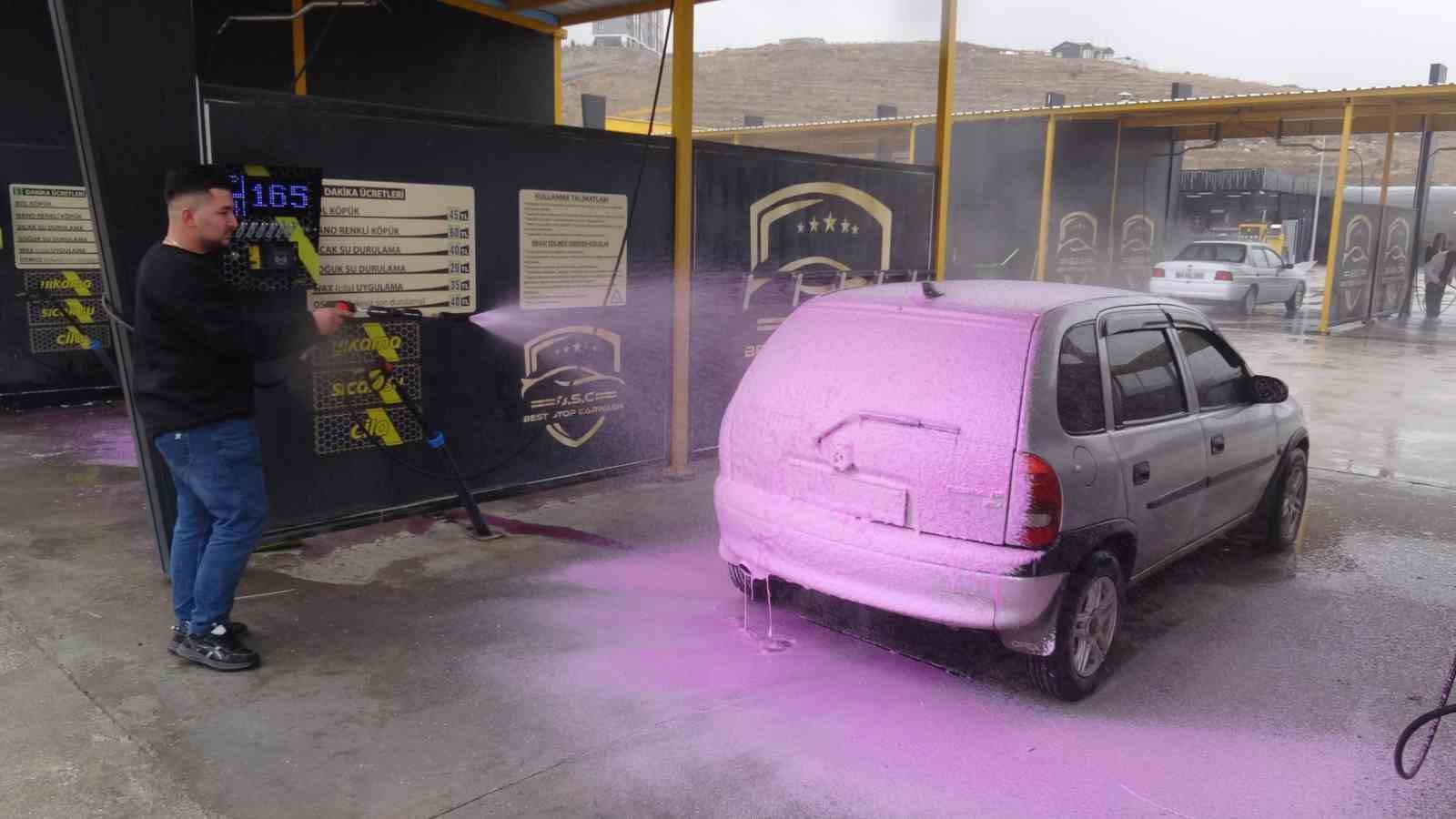 Malatya’da oto yıkamaya renk geldi
