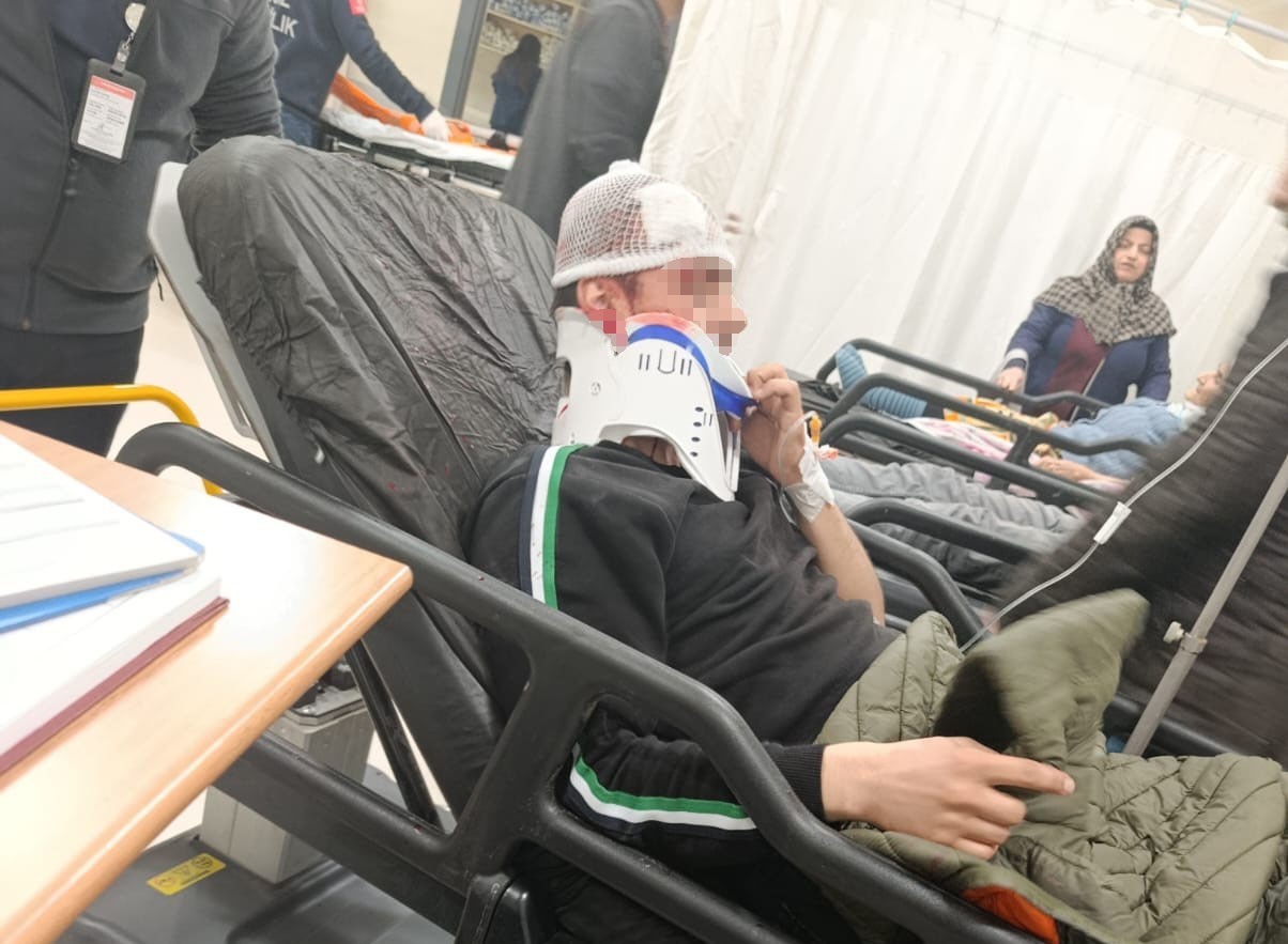 Malatya’da otobüs ile otomobil çarpıştı: 2 yaralı
