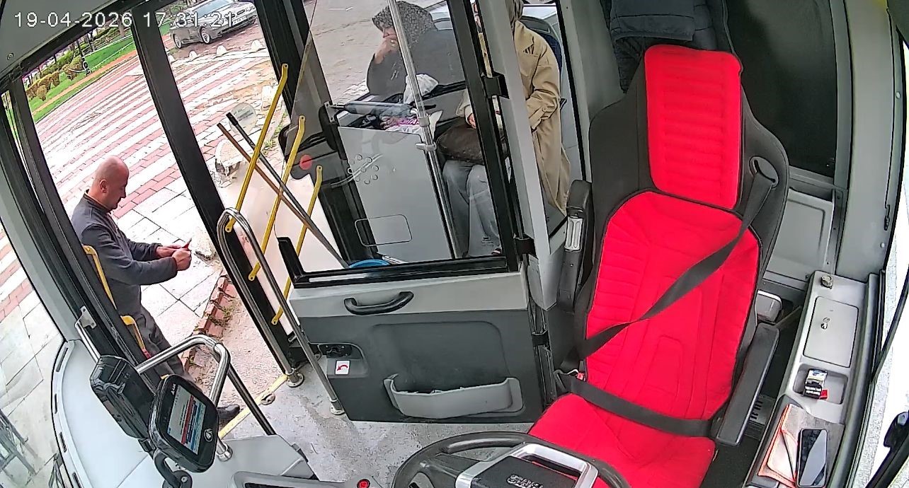 Malatya’da otobüs şoförünün bayrak hassasiyeti
