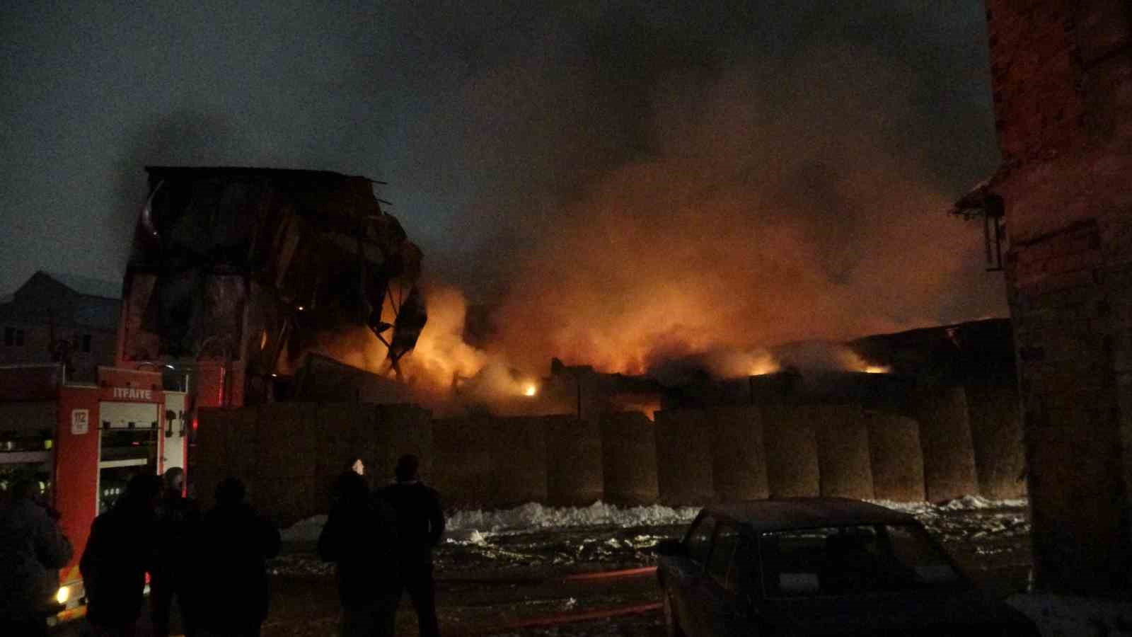 Malatya’da şantiyede çıkan yangının hasarı gündüz görüntülendi
