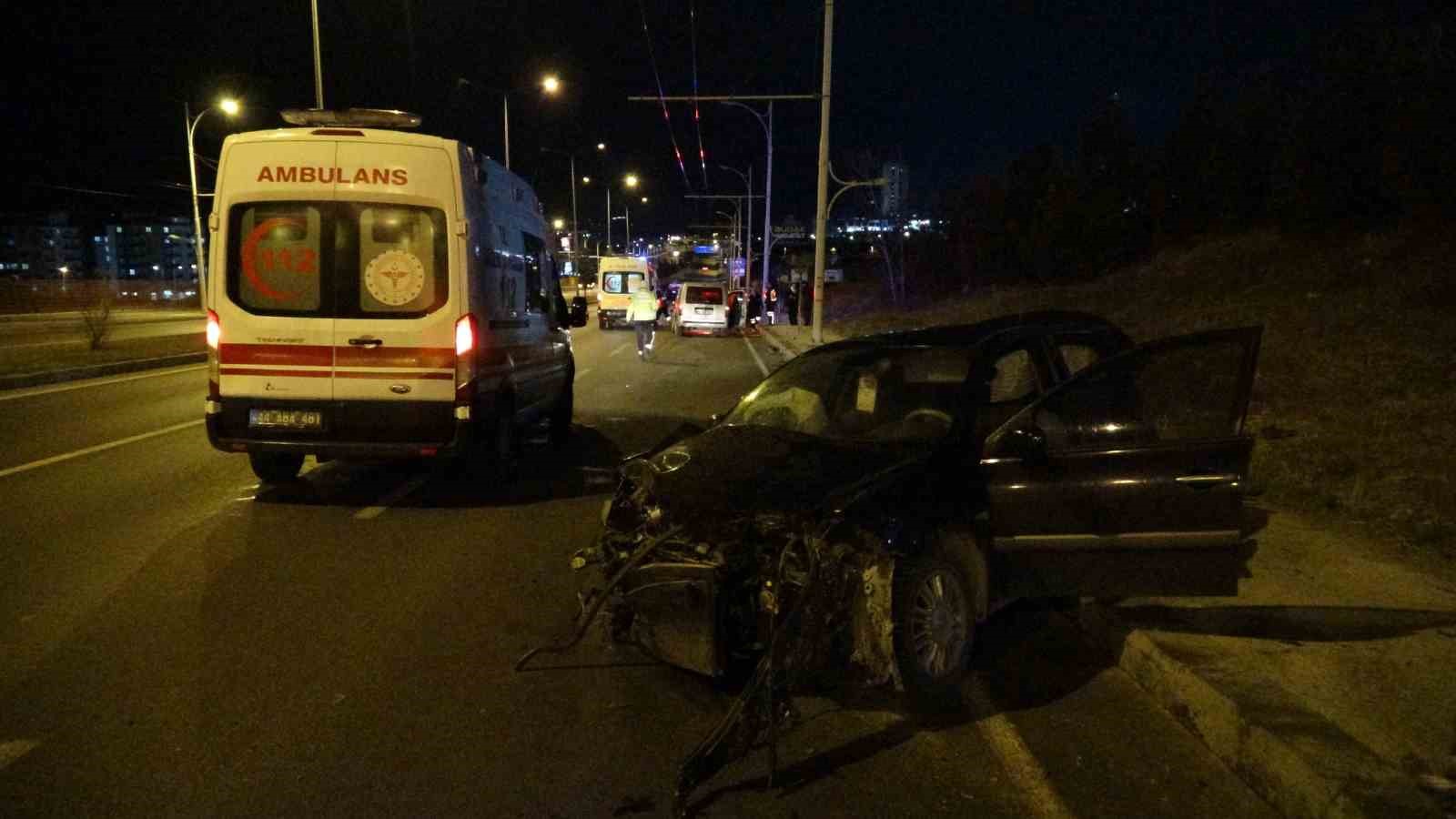 Malatya’da üç aracın karıştığı kazada 4 kişi yaralandı
