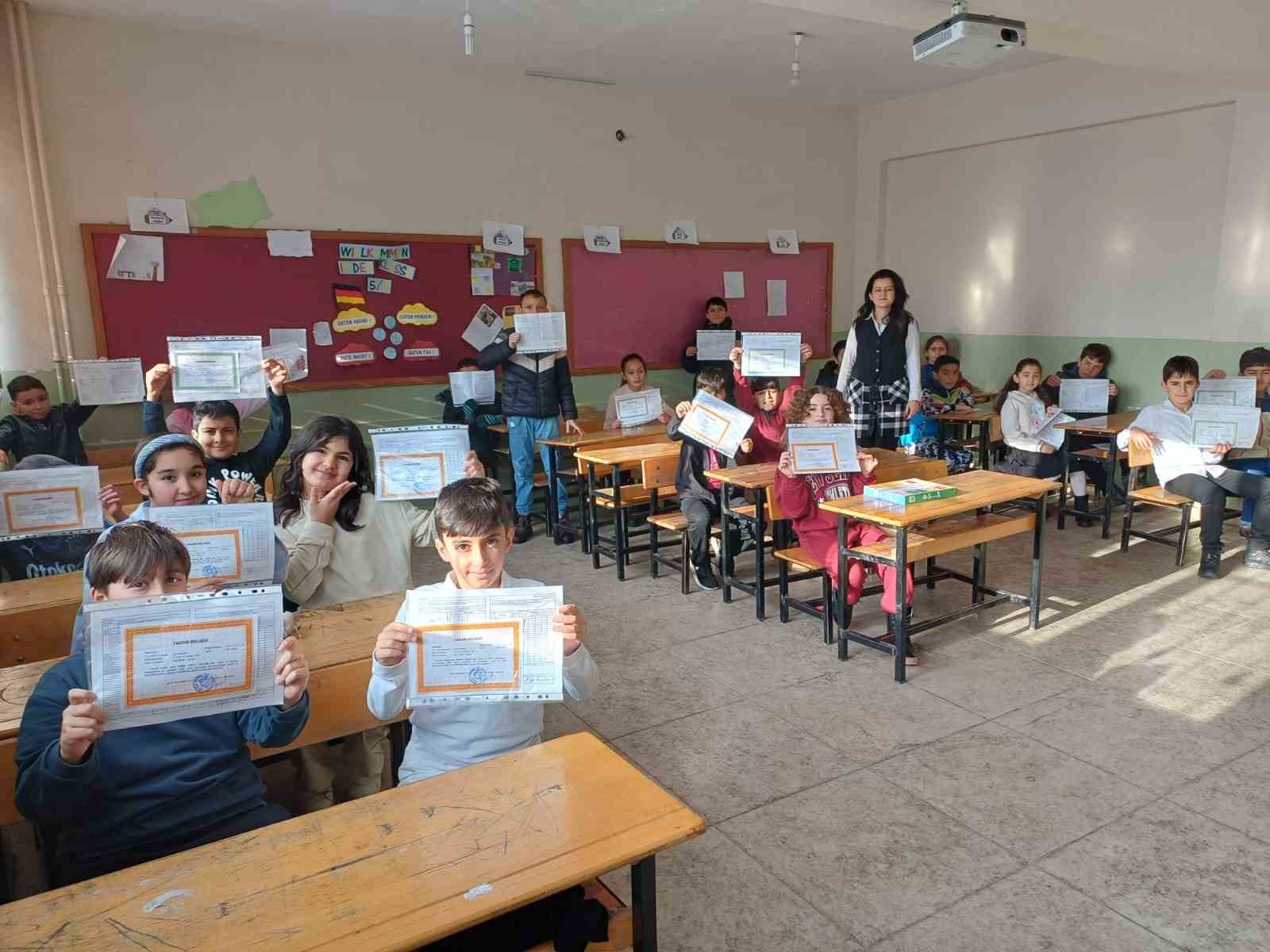 Malazgirt’te 10 bin 200 öğrenci karne sevinci yaşadı
