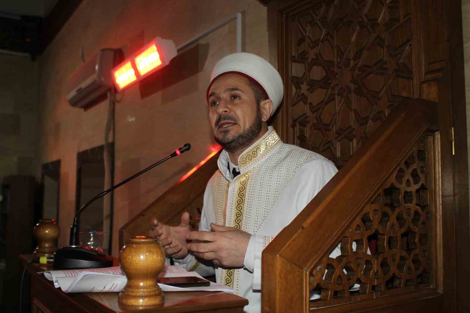 Malazgirt’te bayram namazı coşkusu
