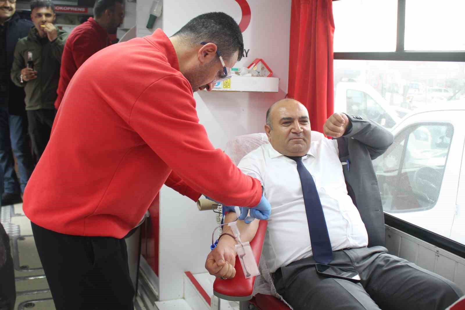 Malazgirt’te kan bağışı kampanyasına yoğun ilgi
