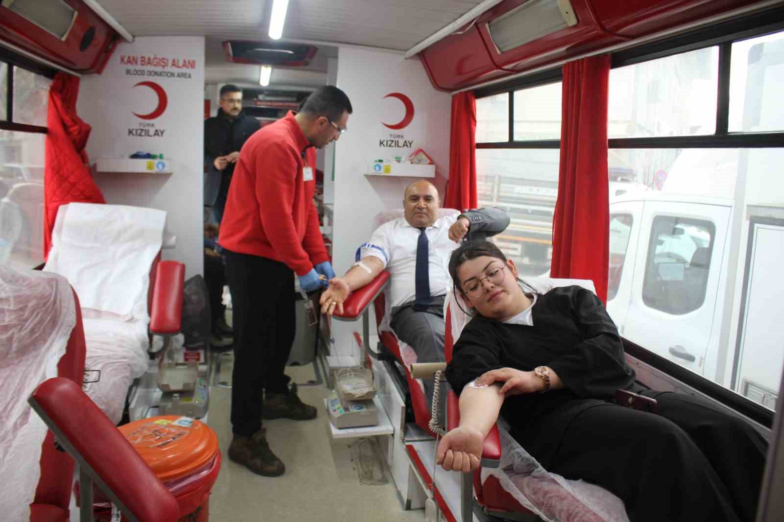 Malazgirt’te kan bağışı kampanyasına yoğun ilgi
