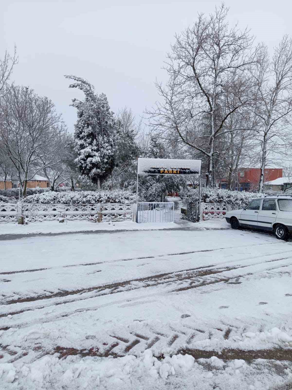 Malkara beyaza büründü : Kar yağışı etkili oluyor
