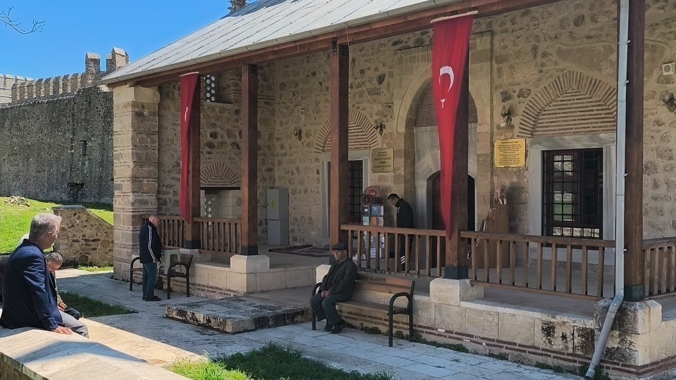 Mamure Kalesi camisinde 700 yıldır ibadet sürüyor
