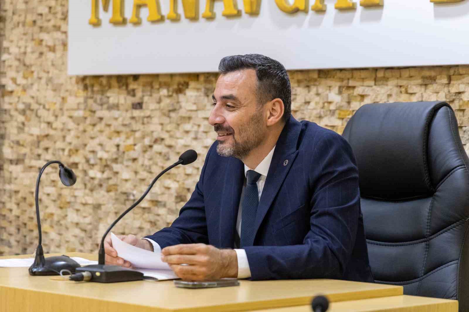 Manavgat Belediyesinden nehir ağzında temizlik çalışması
