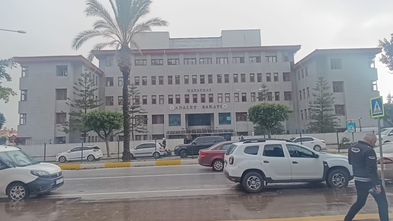 Manavgat Belediyesine yönelik "rüşvet" davasında sanıklar dinlendi
