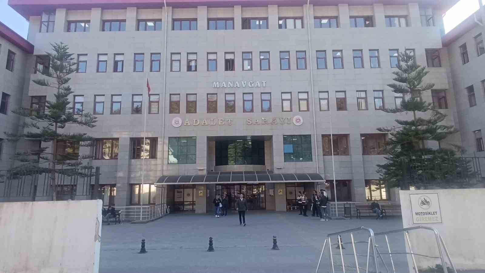 Manavgat Belediyesi’ne yönelik ’yolsuzluk’ davasında bir sanığa ev hapsi
