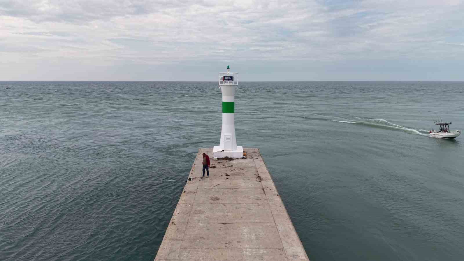 Manavgat mendirekte bulunan 2 deniz feneri yenilendi

