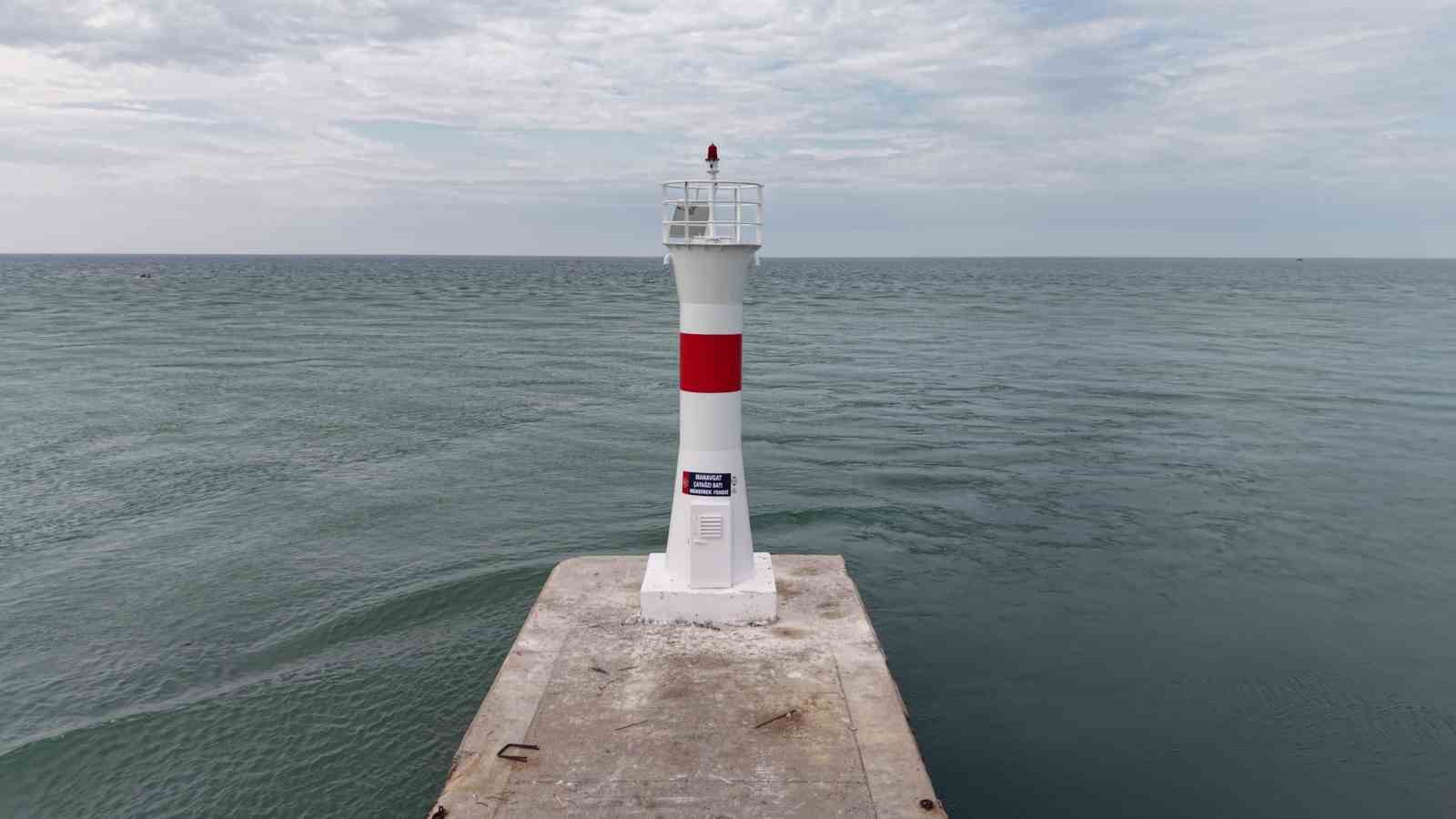 Manavgat mendirekte bulunan 2 deniz feneri yenilendi
