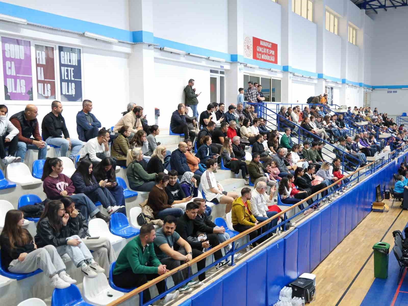 Manavgat’ın sultanları sezonu taraftarlarıyla noktaladı
