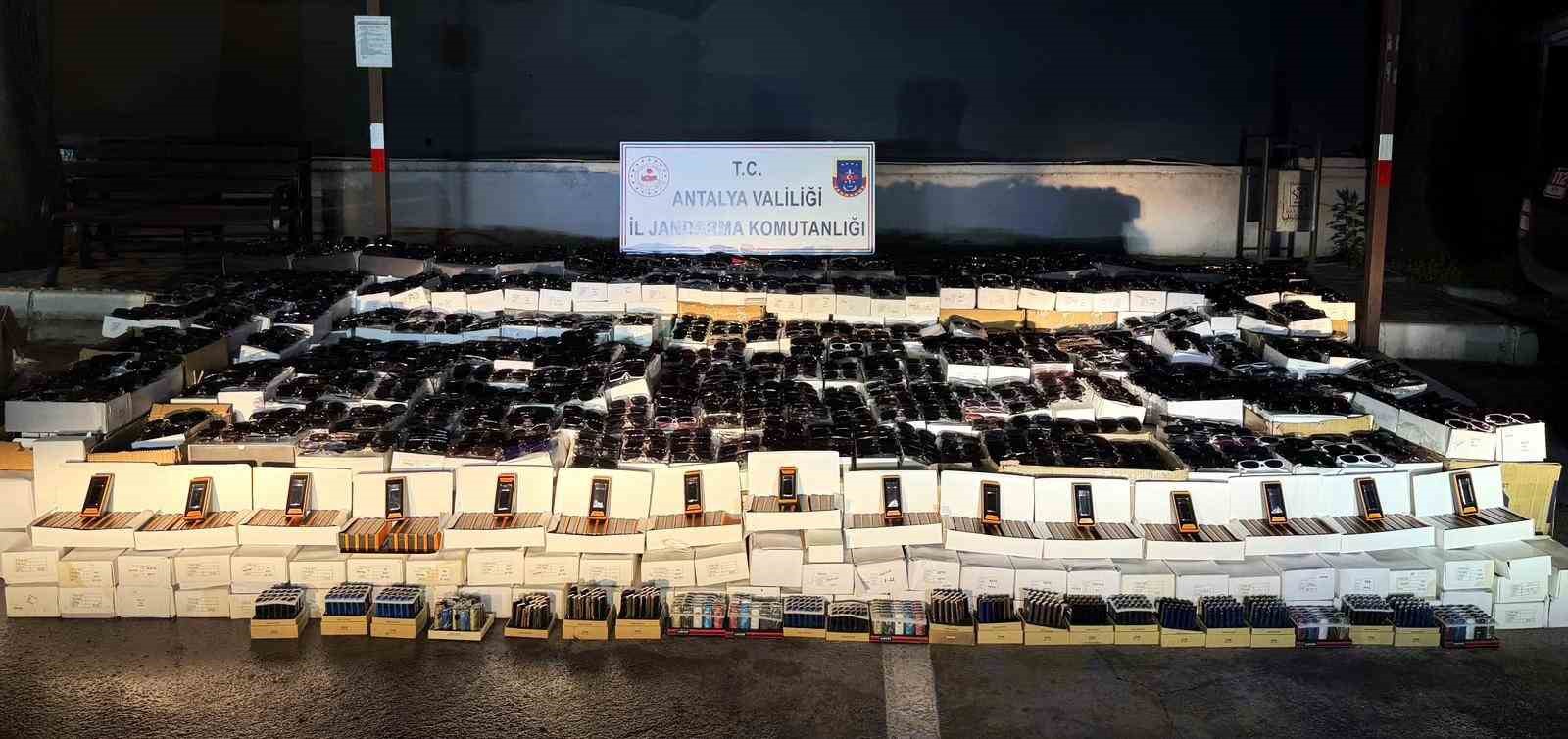 Manavgat’ta 25,5 milyonluk kaçak ürün operasyonu
