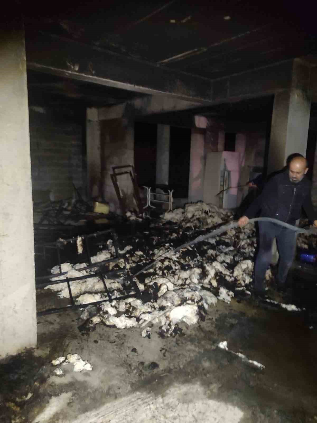 Manavgat’ta ardiye yangını korkuttu
