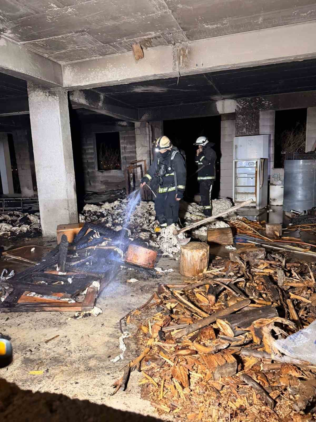 Manavgat’ta ardiye yangını korkuttu
