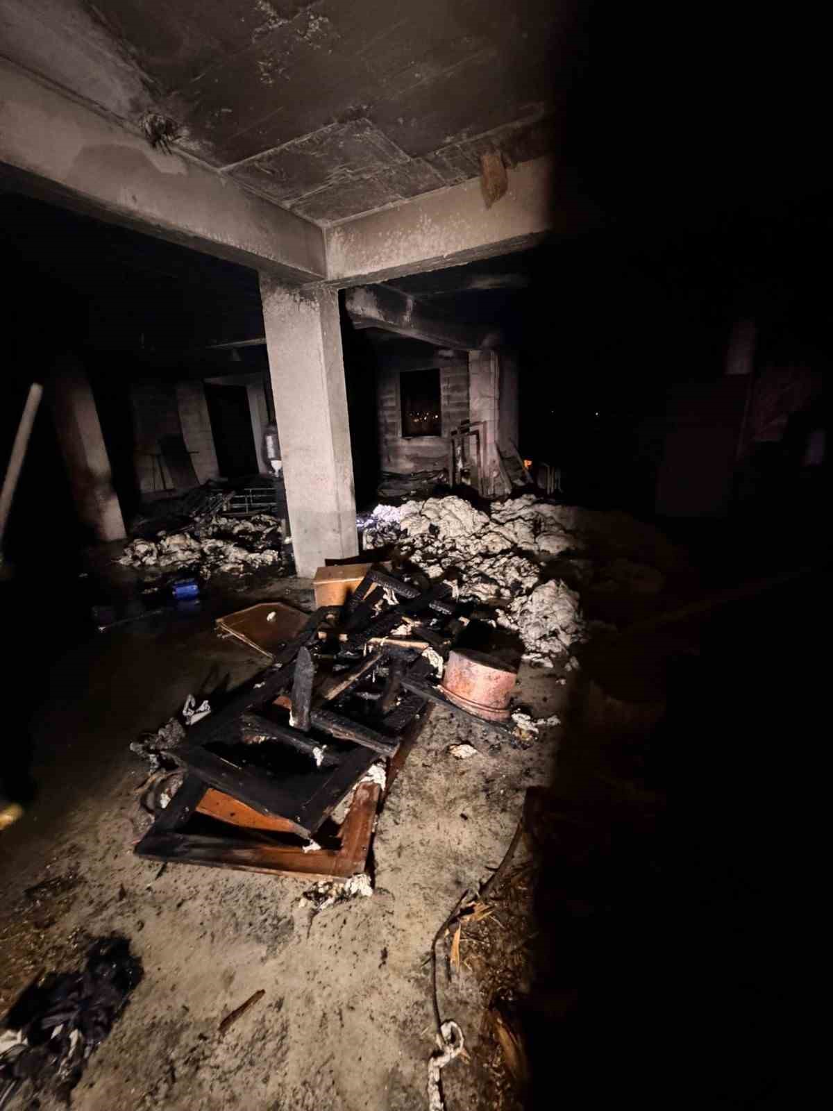 Manavgat’ta ardiye yangını korkuttu
