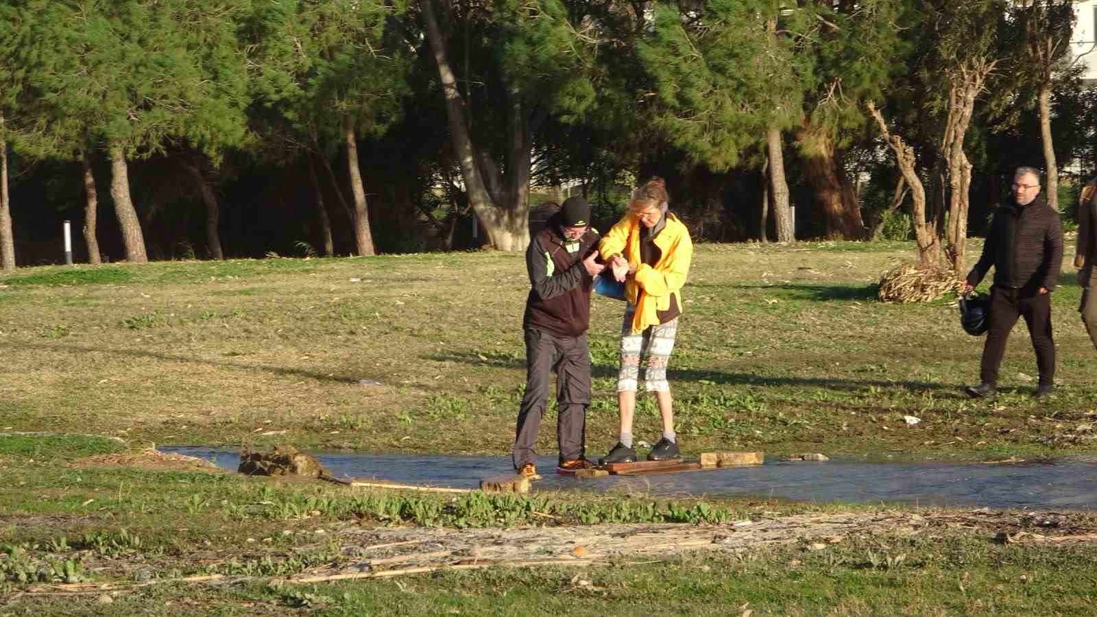 Manavgat’ta dev dalgalar Titreyengöl’ü denizle birleştirdi
