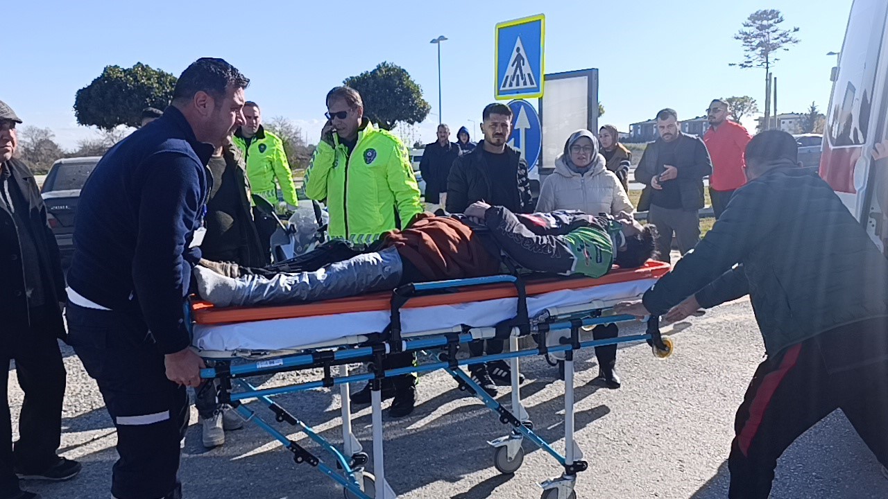 Manavgat’ta devrilen morosiklet sürücüsü yaralandı

