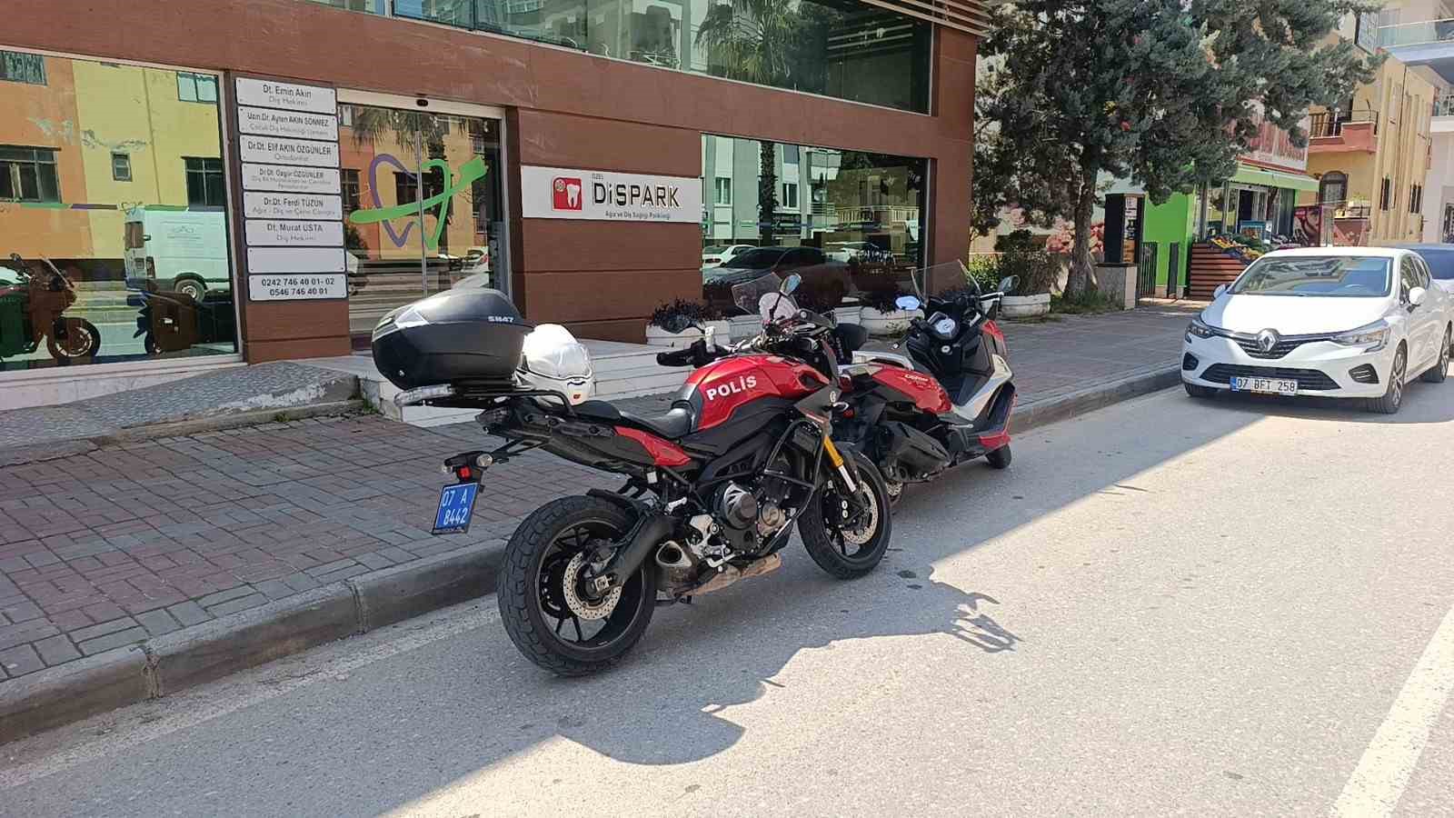 Manavgat’ta ’dur’ ihtarına uymayan motosikletliye 265 bin ceza
Manavgat’ta ’dur’ ihtarına uymayan motosikletliye 265 bin ceza