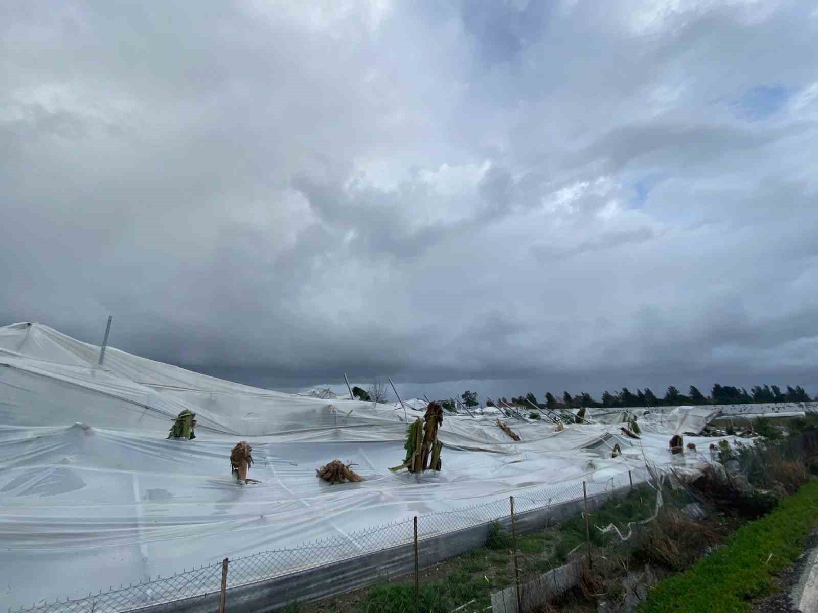 Manavgat’ta hortum üç mahalleyi harabeye çevirdi
Manavgat’ta hortum üç mahalleyi harabeye çevirdi
