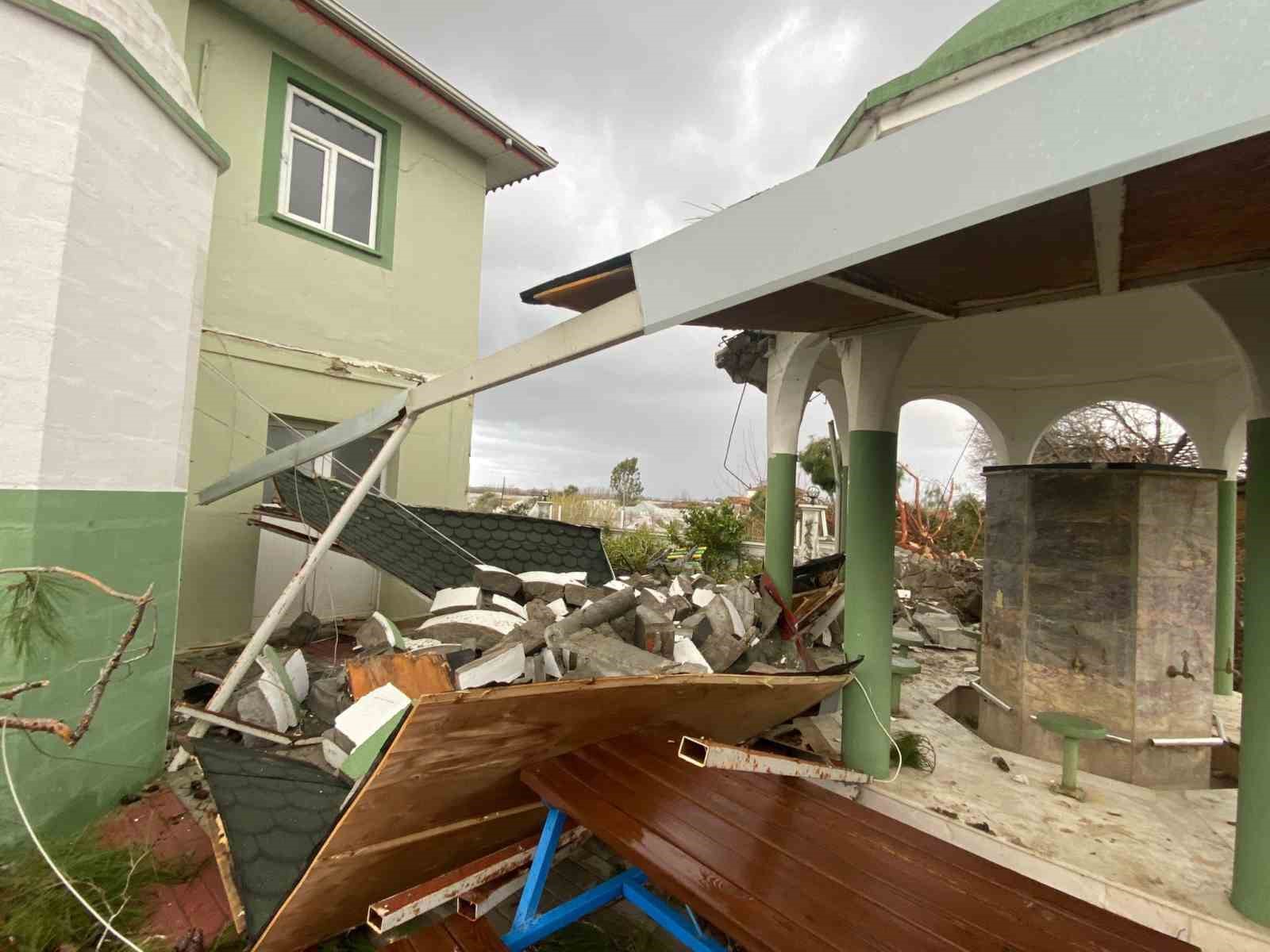 Manavgat’ta hortum üç mahalleyi harabeye çevirdi
Manavgat’ta hortum üç mahalleyi harabeye çevirdi