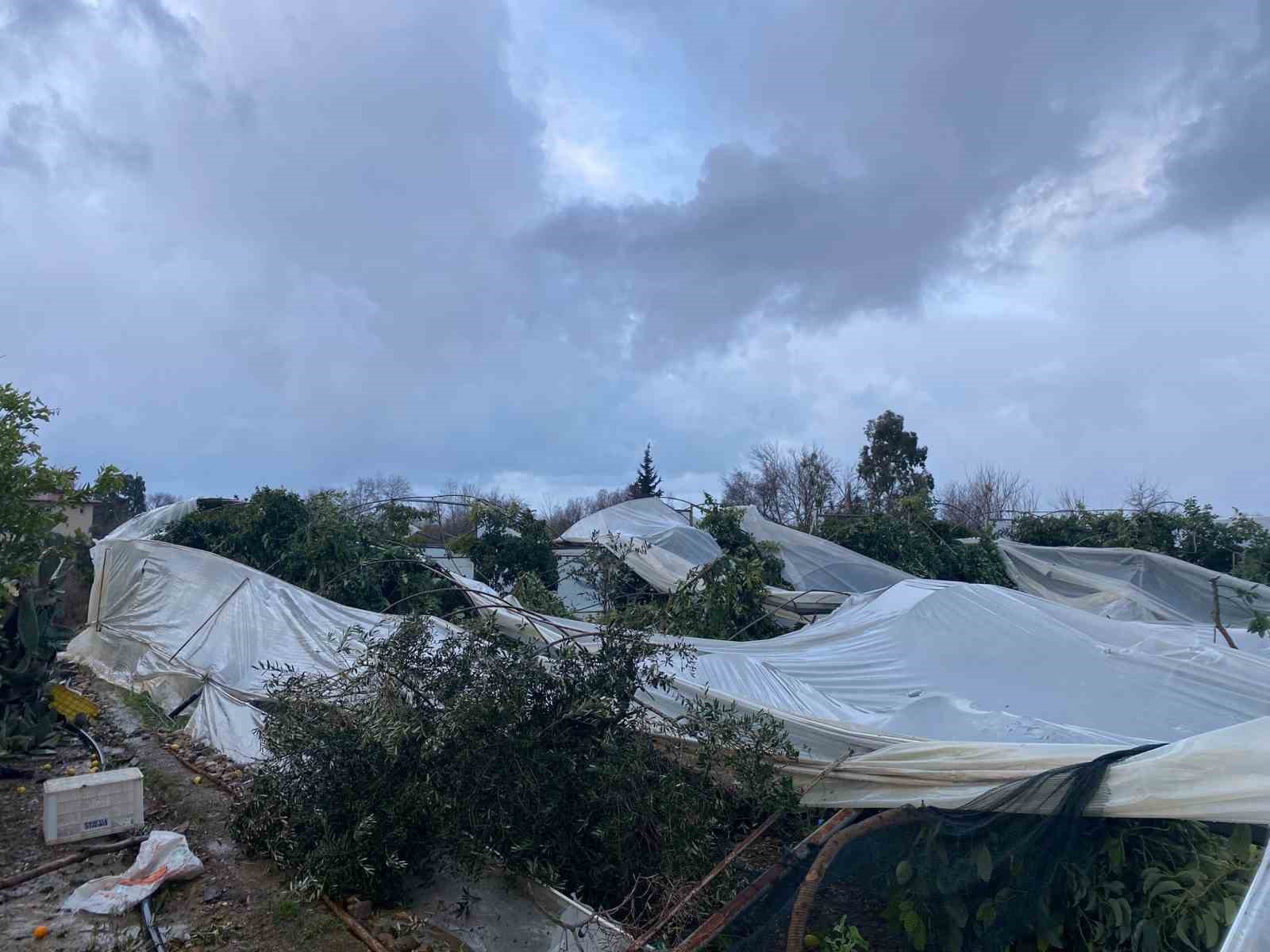 Manavgat’ta hortum üç mahalleyi harabeye çevirdi
Manavgat’ta hortum üç mahalleyi harabeye çevirdi