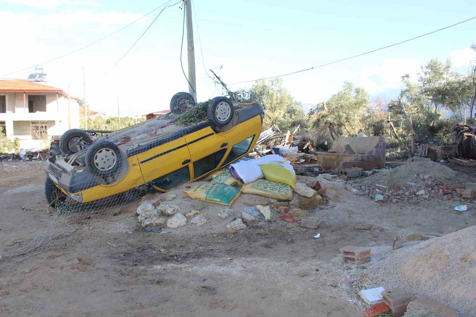 Manavgat’ta hortumdan zarar gören bölgelerde hasar tespit çalışması yapıldı
