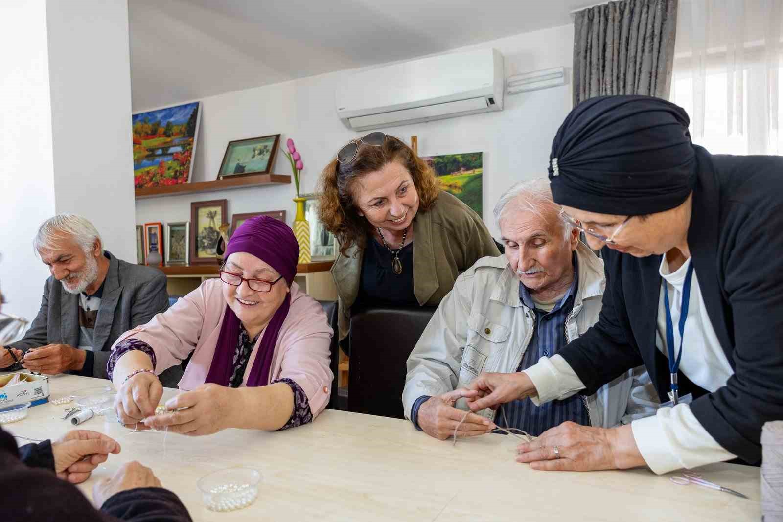 Manavgat’ta huzurevi sakinlerine yönelik el sanatları etkinliği düzenlendi
