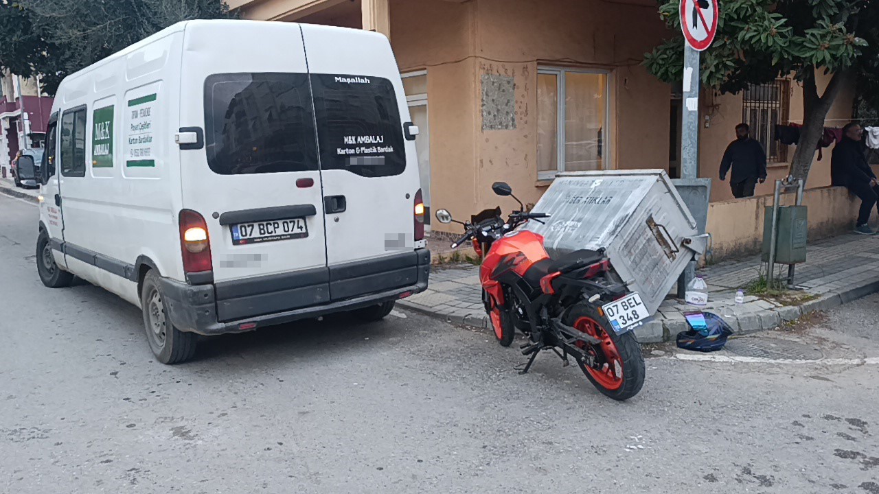 Manavgat’ta kamyonet ile motosiklet çarpıştı: 1 yaralı
