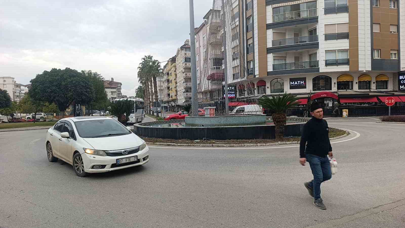 Manavgat’ta motosiklet devrildi: 1 yaralı
