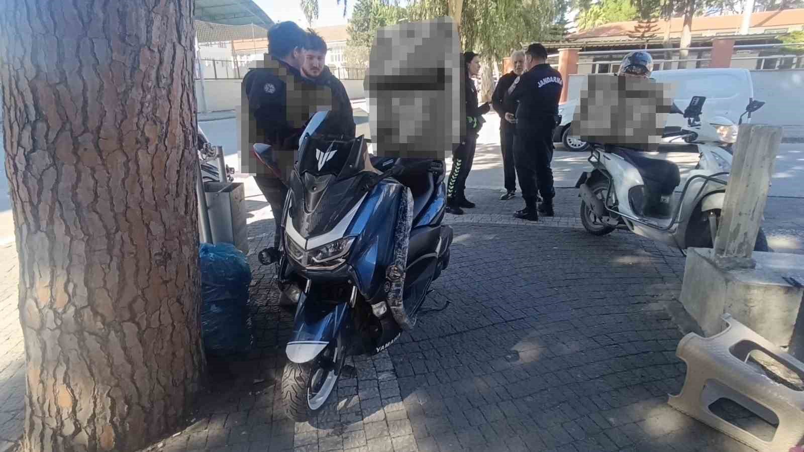 Manavgat’ta otomobille çarpışan motosikletli yaralandı
