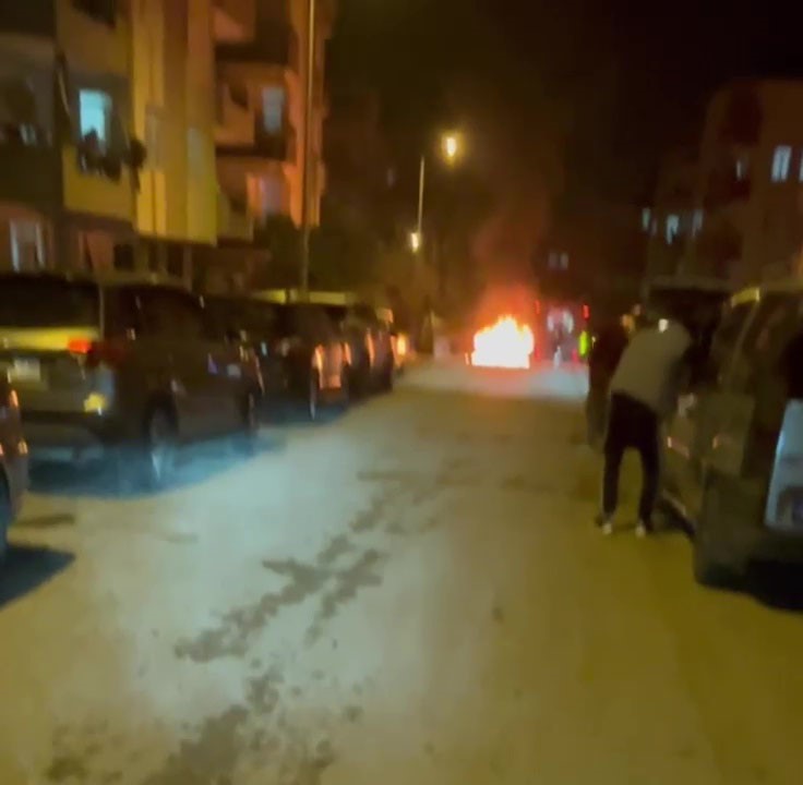 Manavgat’ta seyir halindeki otomobil alev alev yandı
