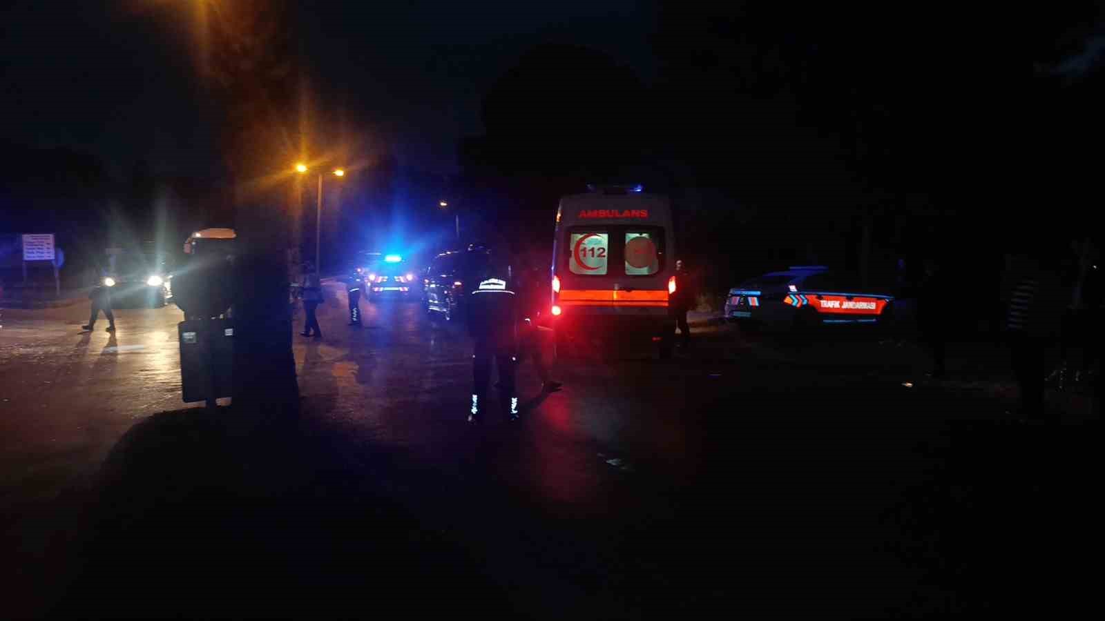 Manavgat’ta tur minibüsü ile otomobil çarpıştı: 4 yaralı
