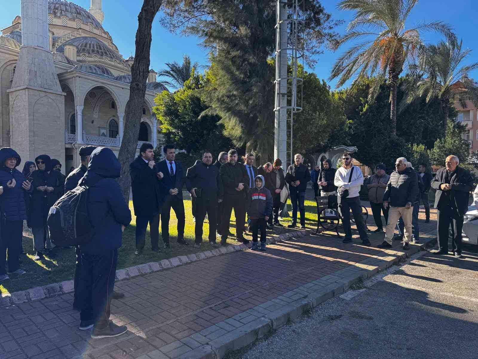 Manavgat’ta umre yolcuları dualarla kutsal topraklara uğurlandı
Manavgat’ta umre yolcuları dualarla kutsal topraklara uğurlandı