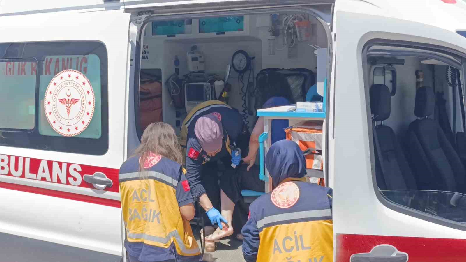 Manevra yaparken devrilen elektrikli bisikletin sürücüsü hafif yaralandı
