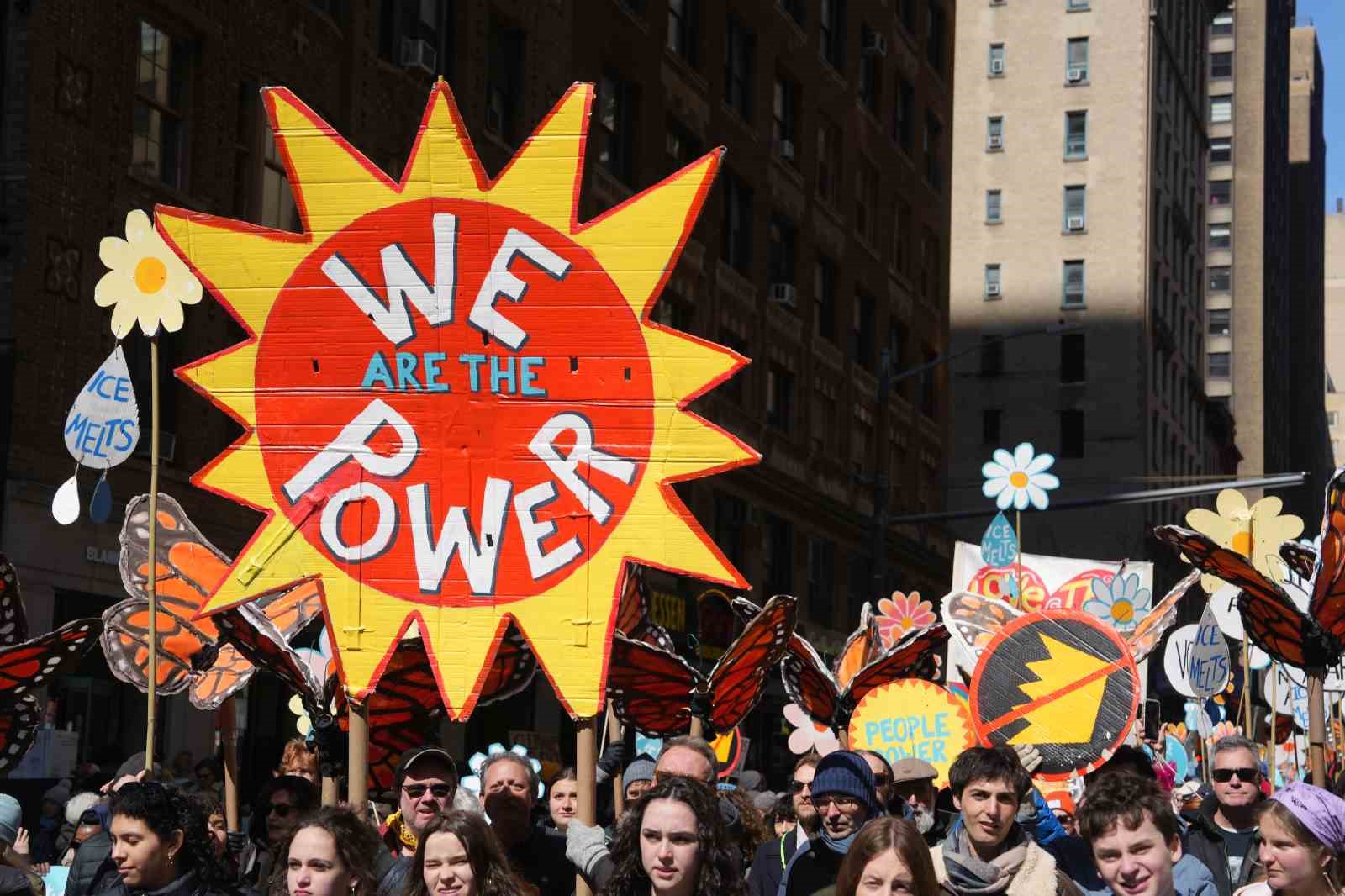 Manhattan’da "Krallara Hayır" protestosunda on binlerce kişi yürüdü
