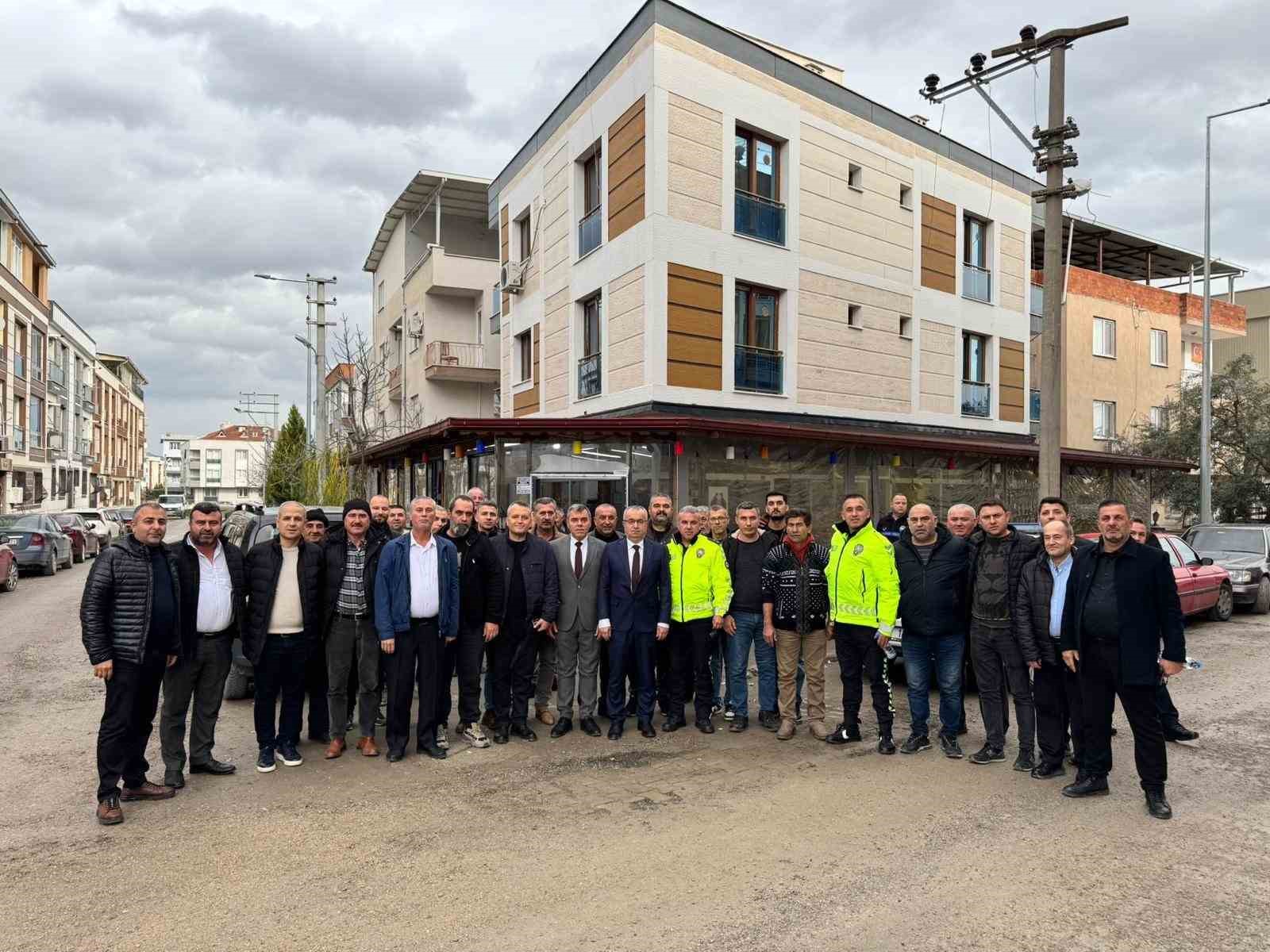 Manisa Büyükşehir Belediyesi, Servis Şoförlerinin Taleplerini Dinledi
Manisa Büyükşehir Belediyesi, Servis Şoförlerinin Taleplerini Dinledi