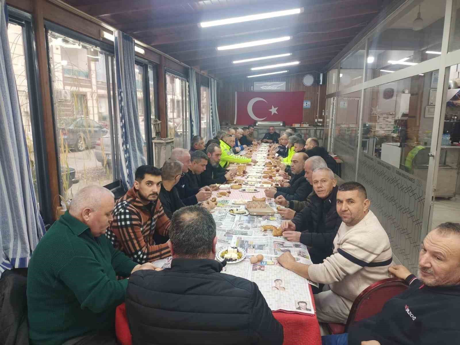 Manisa Büyükşehir Belediyesi, Servis Şoförlerinin Taleplerini Dinledi
Manisa Büyükşehir Belediyesi, Servis Şoförlerinin Taleplerini Dinledi
