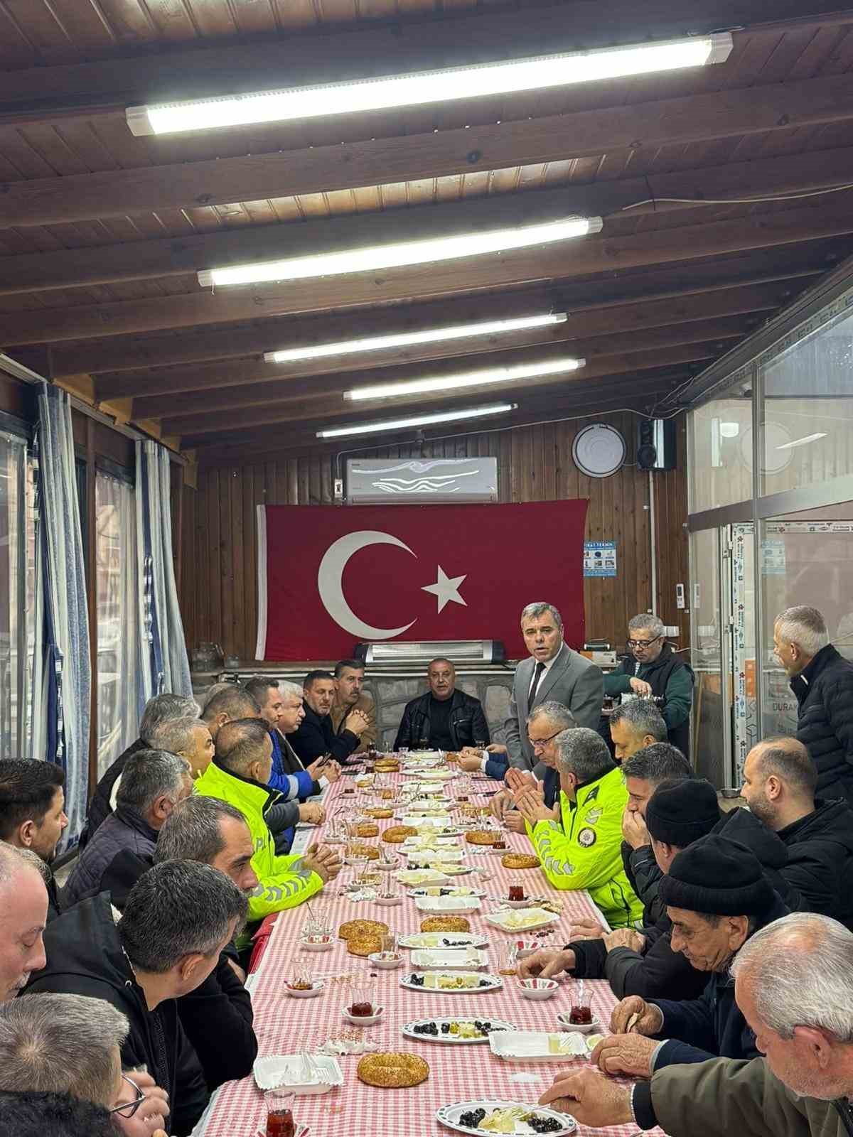 Manisa Büyükşehir Belediyesi, Servis Şoförlerinin Taleplerini Dinledi
Manisa Büyükşehir Belediyesi, Servis Şoförlerinin Taleplerini Dinledi