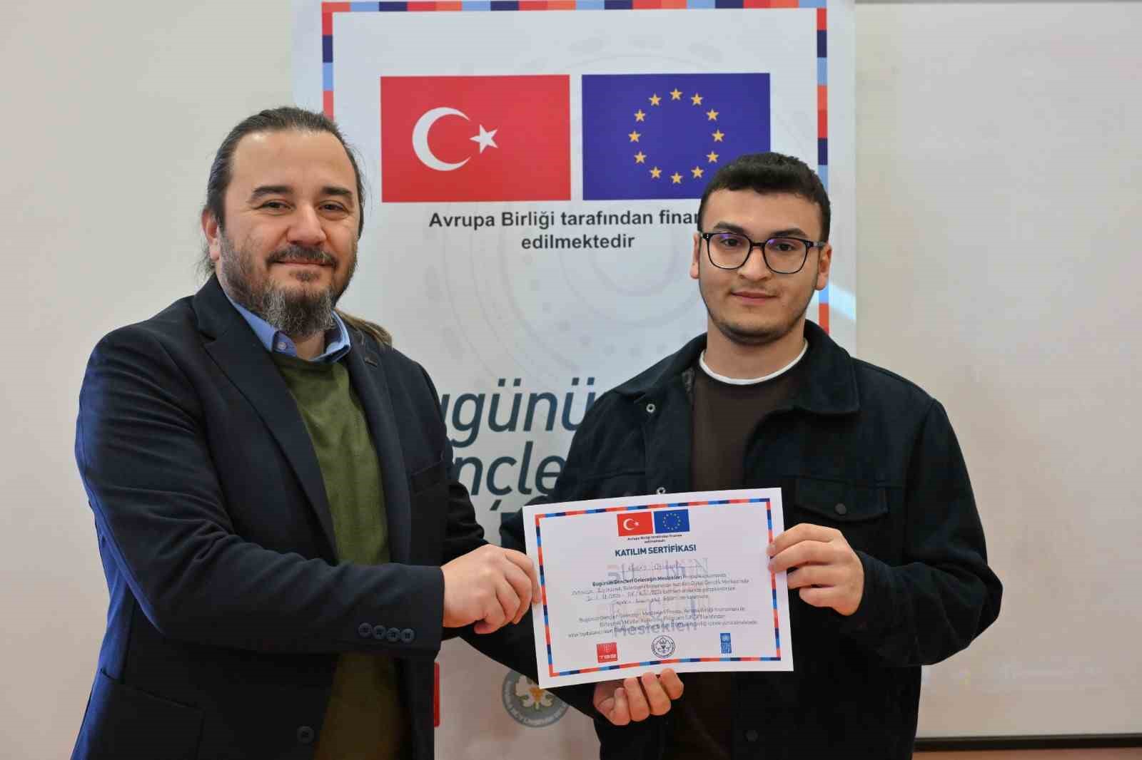 Manisa Büyükşehir Belediyesinden gençlere dijital gelecek vizyonu
