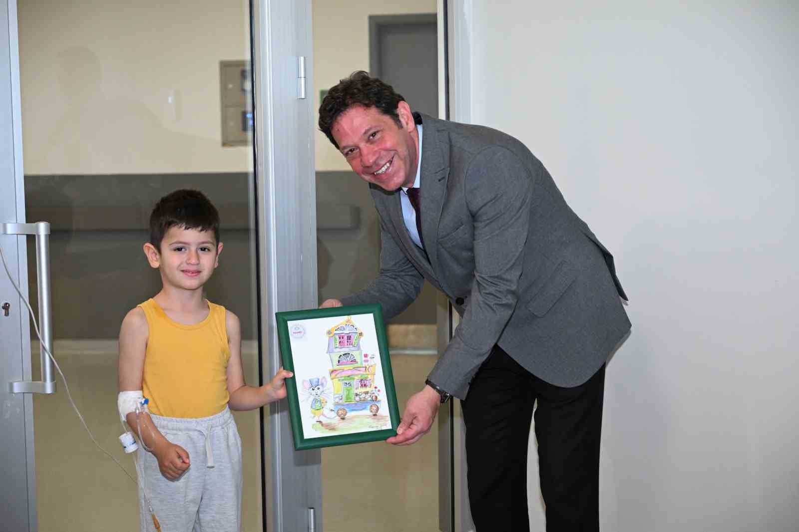 Manisa Büyükşehir Belediyesinden minik hastalara 23 Nisan morali
