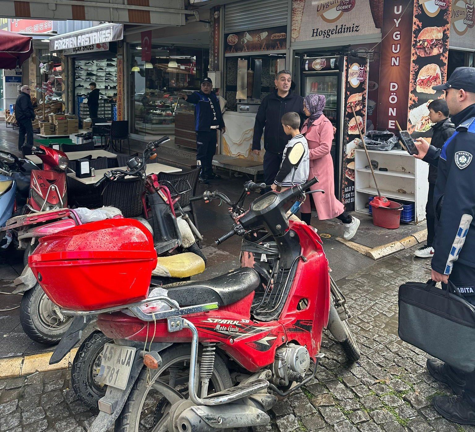 Manisa Büyükşehir’den Salihli’de kaldırım denetimi
Manisa Büyükşehir’den Salihli’de kaldırım denetimi