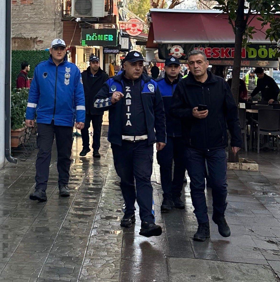 Manisa Büyükşehir’den Salihli’de kaldırım denetimi
Manisa Büyükşehir’den Salihli’de kaldırım denetimi
