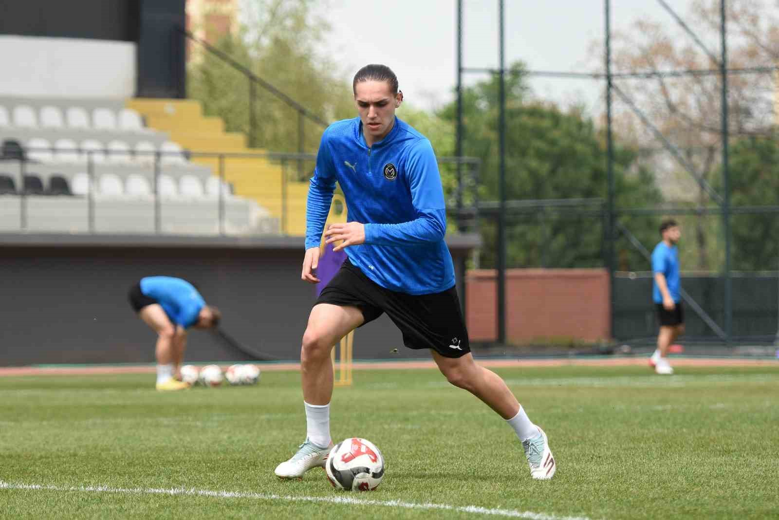 Manisa FK, Serikspor maçının hazırlıklarını sürdürüyor
