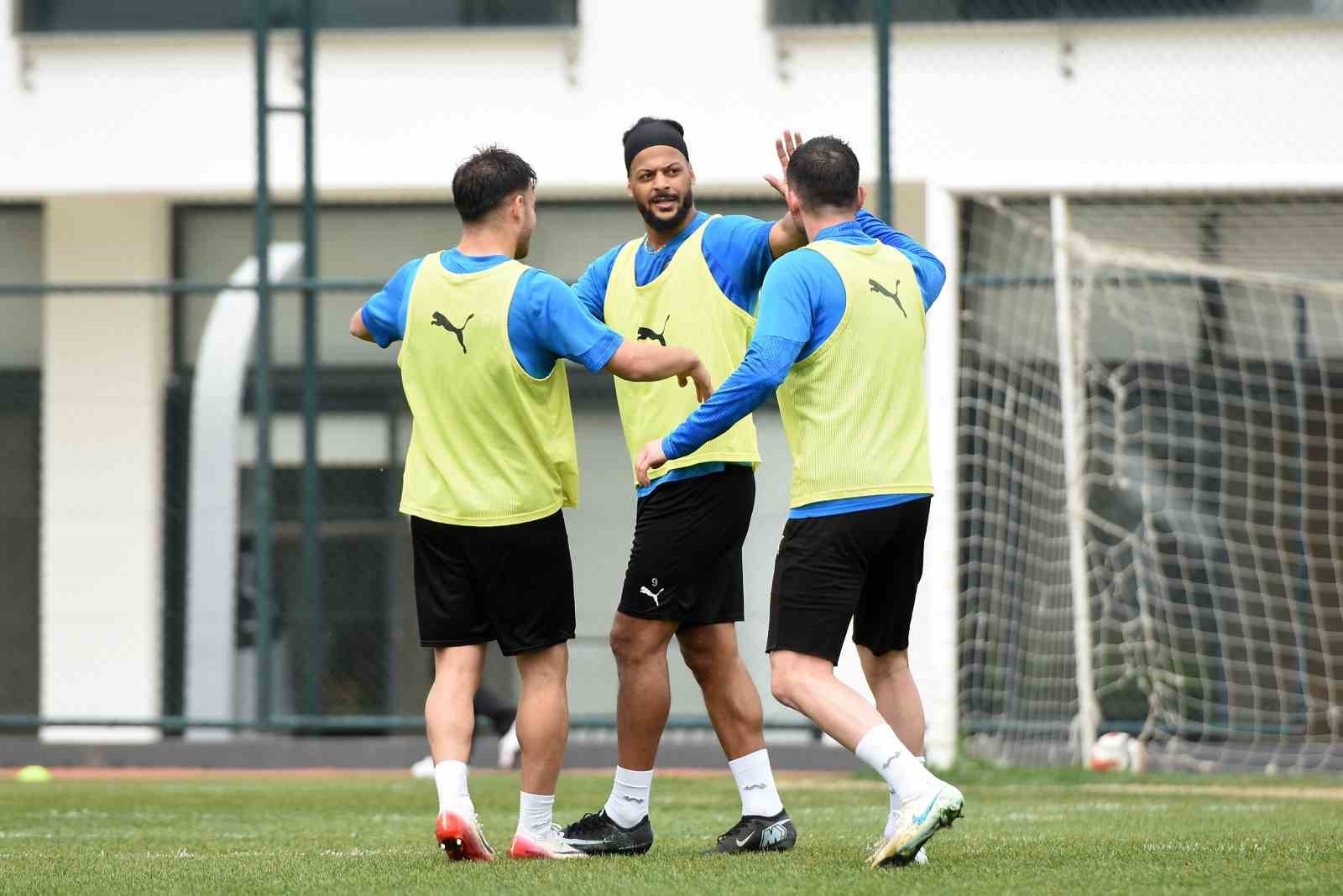 Manisa FK, Serikspor maçının hazırlıklarını sürdürüyor
