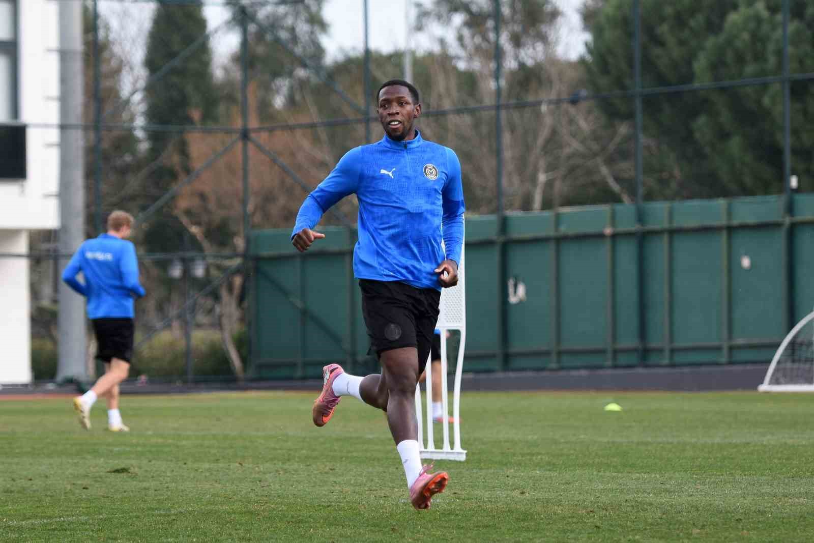 Manisa FK, Ümraniyespor maçının hazırlıklarını sürdürdü
