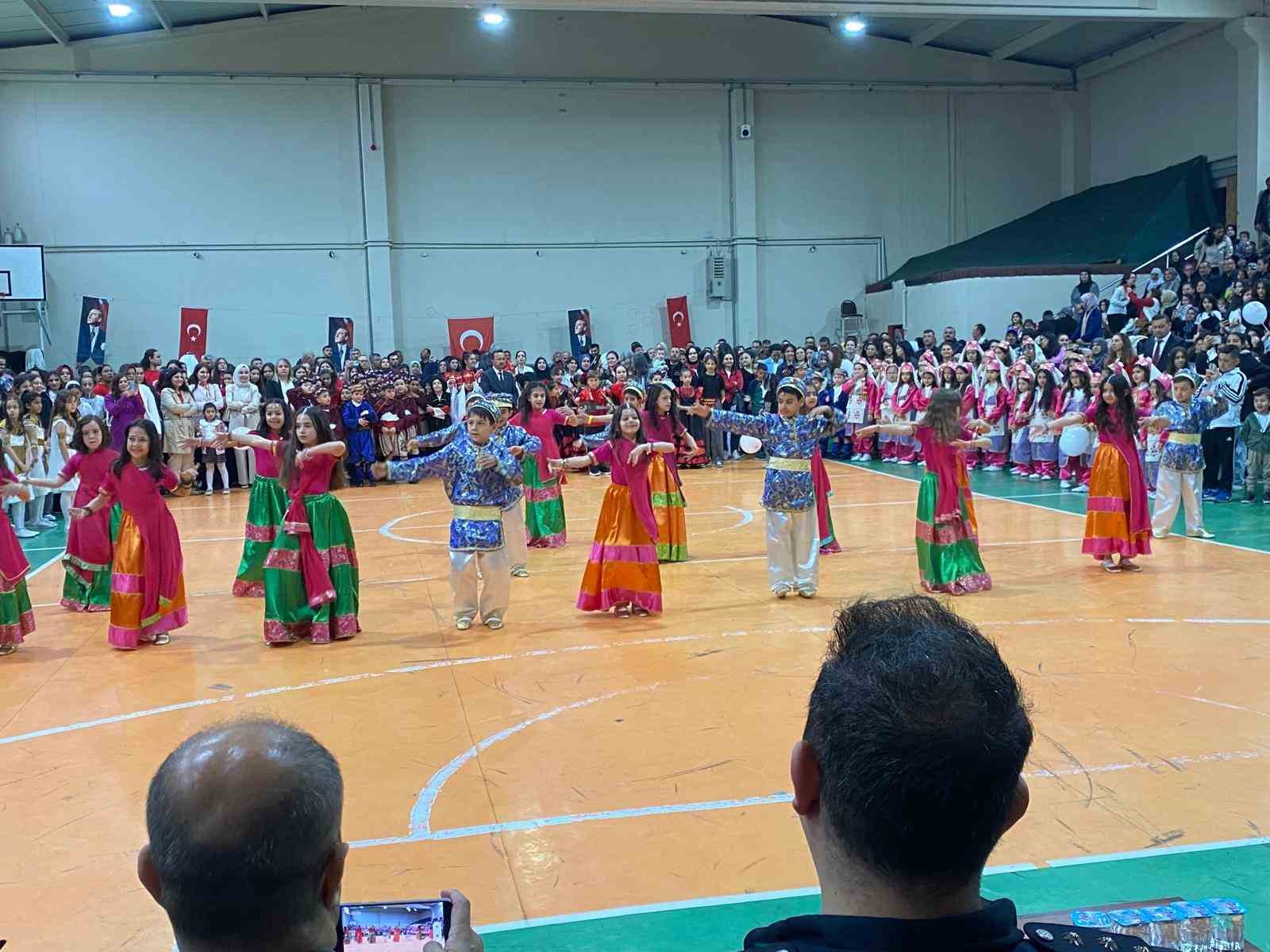 Manisa ilçelerinde 23 Nisan coşkusu
