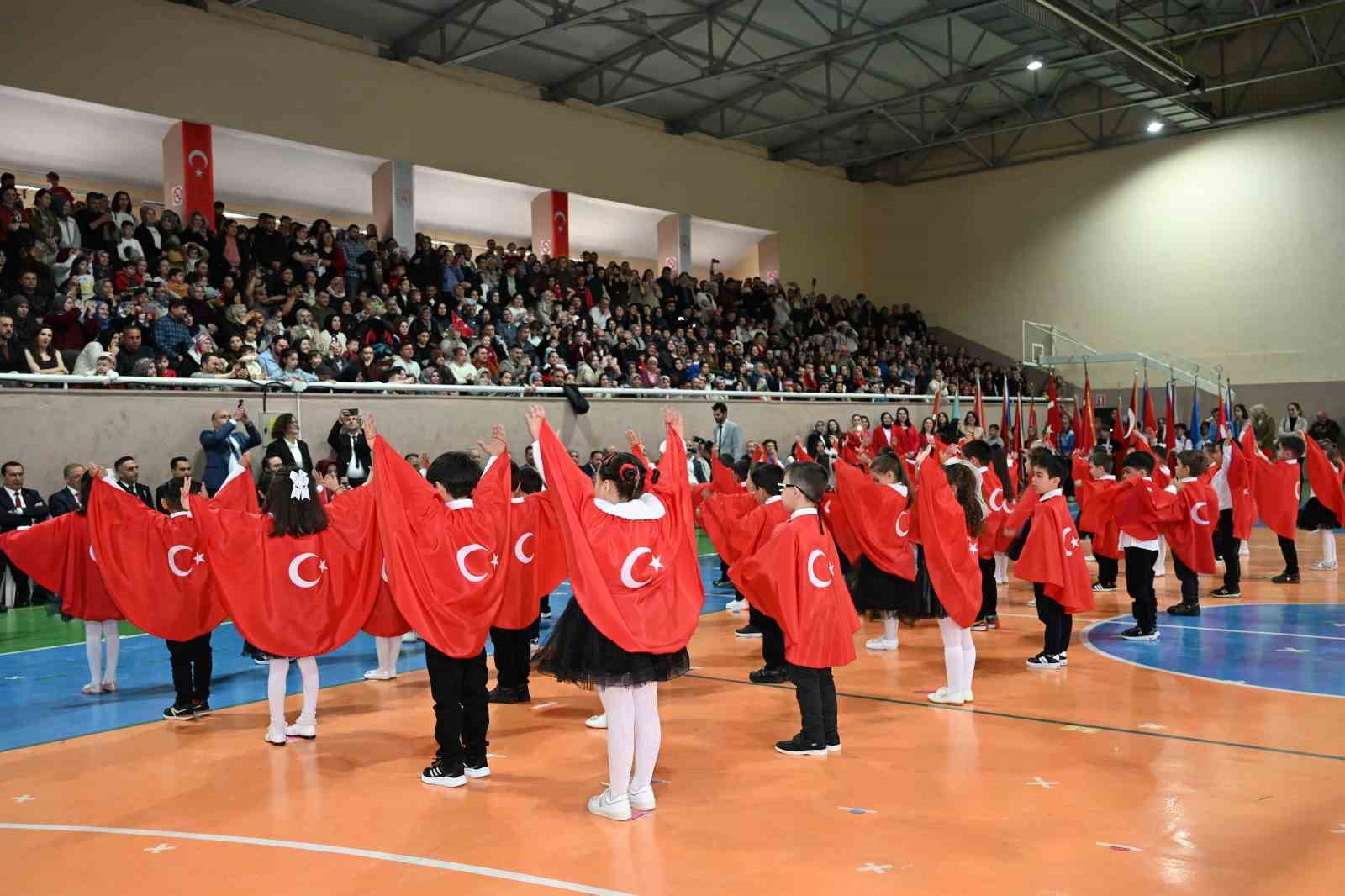 Manisa ilçelerinde 23 Nisan coşkusu
